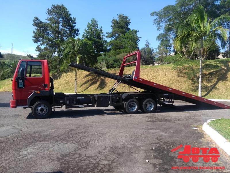 Plataforma auto socorro + 3° Eixo Truck