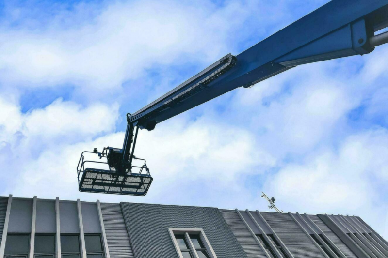 Cesta Aérea Articulada: A Solução Ideal para Trabalhos em Altura